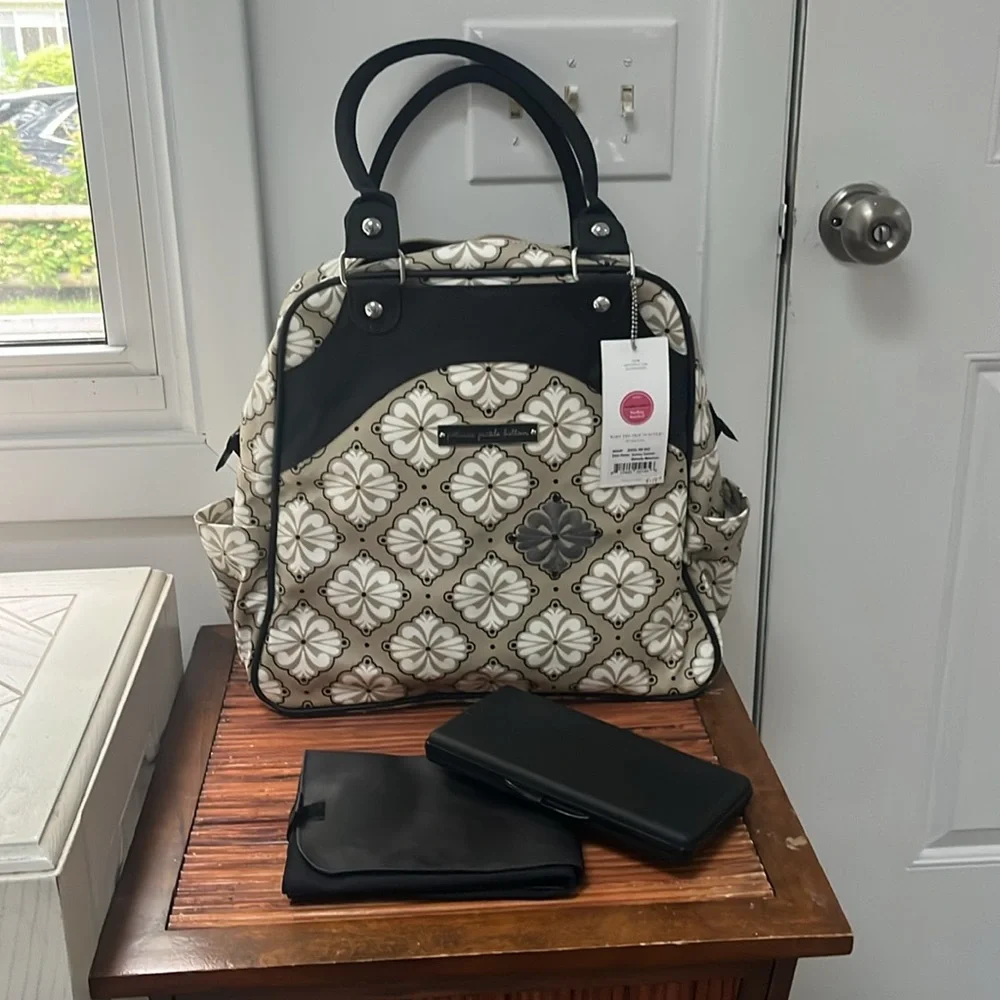 Petunia Pickle Bottom Marbella Meadows Sashay Satchel Diaper Bag,NWT